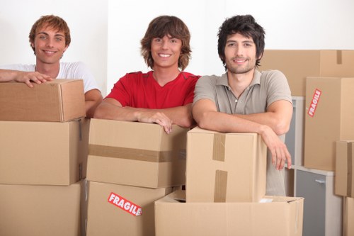Secure packing and loading support for South Kensington removals