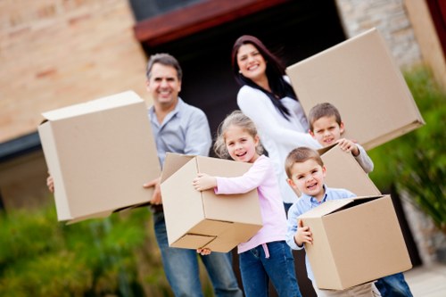 Packing and loading service for movers in South Kensington