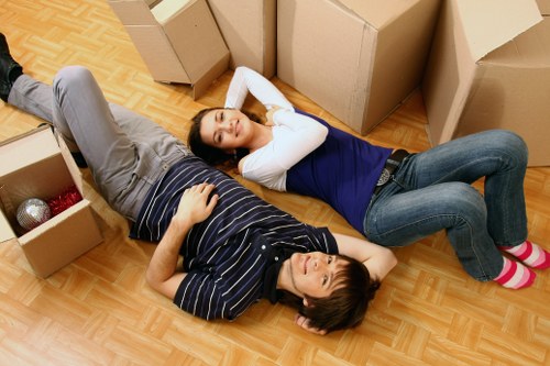 Residential and commercial packing support in South Kensington